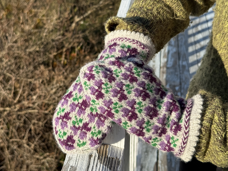 Knit Like A Latvian Mitts